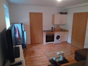 Deggendorf Zentral und Ruhig - 2 Zimmer Wohnung 4 Schlafplätze, Küche, Waschmaschine, Self Check in